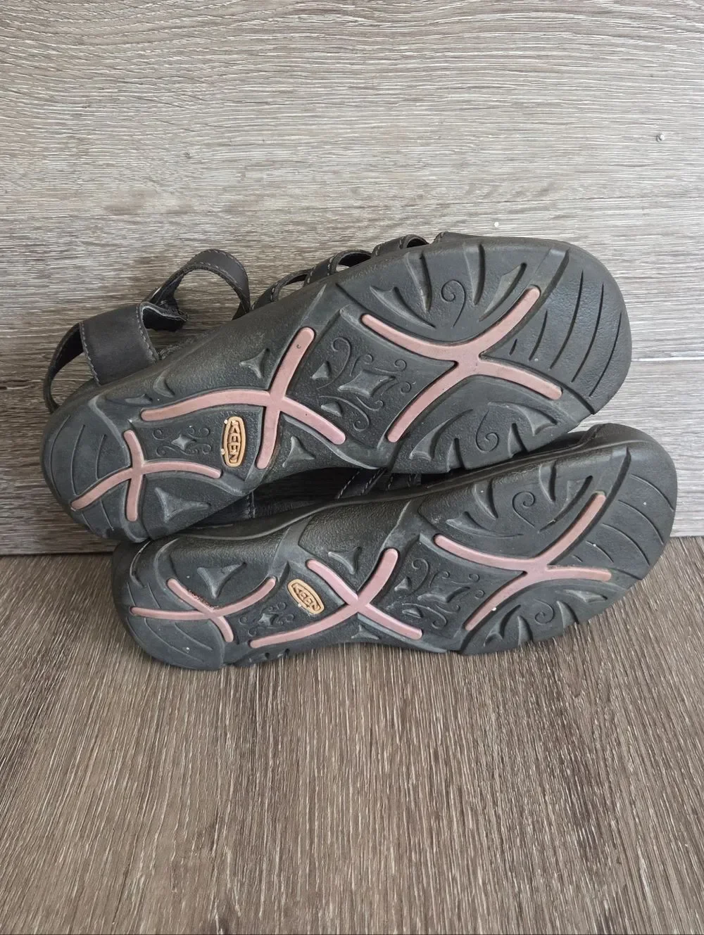 Keen women closed
